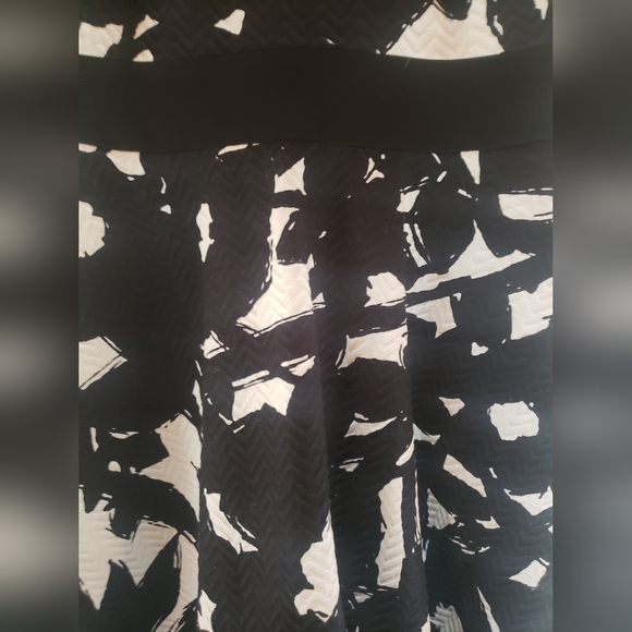 Banana Republic black and white dress size 2 - Picture 3 of 3